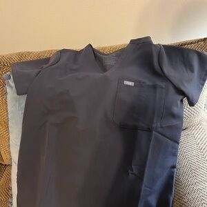 Figs Women’s Dark Gray V-Neck Tee